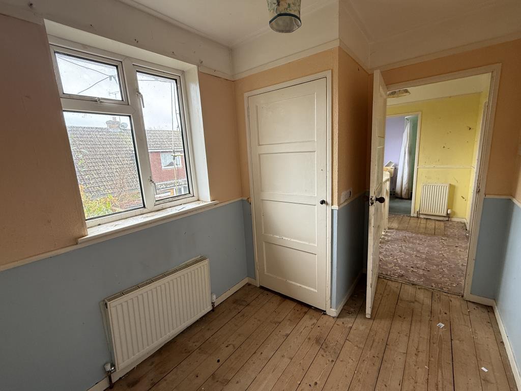 Lot: 129 - HOUSE IN NEED OF REFURBISHMENT - Bedroom 3 in Semi in need of Refurbishment
